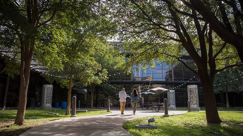 ttuhsc team members in the courtyard