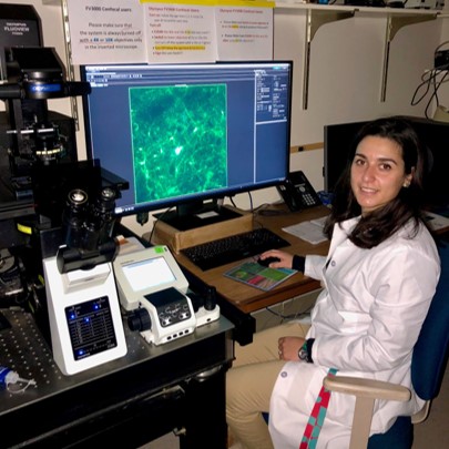 Photo of Graduate Student Mariacristina Mazzitelli  working on the Confocal