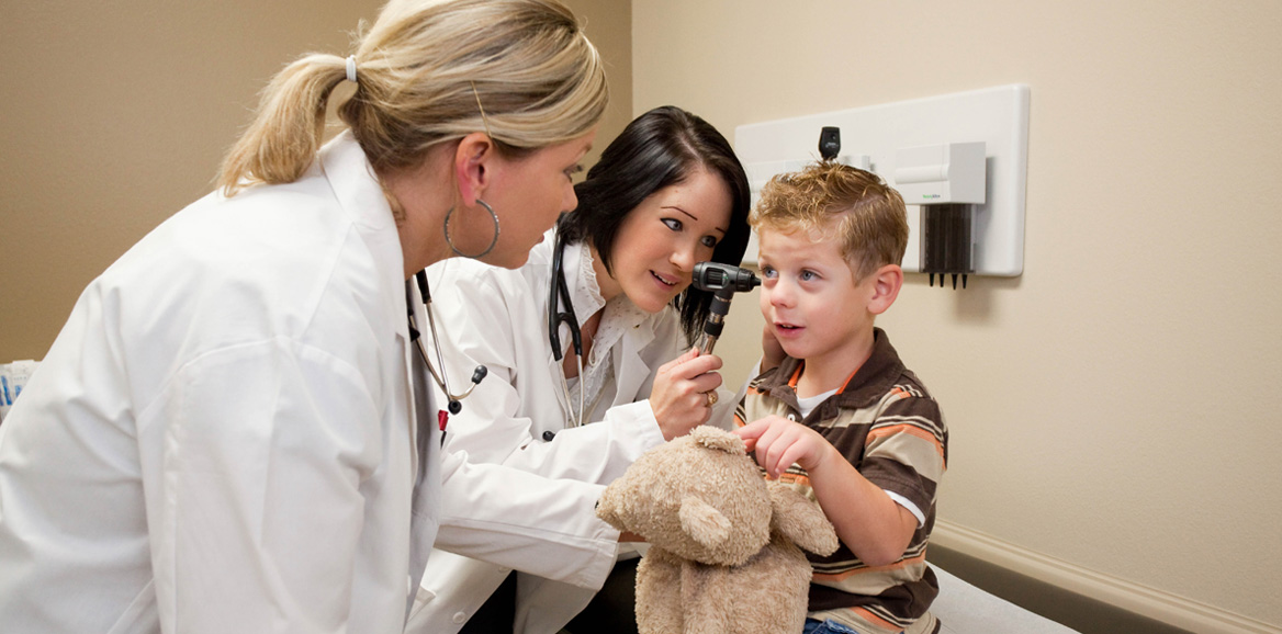 TTUHSC student & doctor with patient